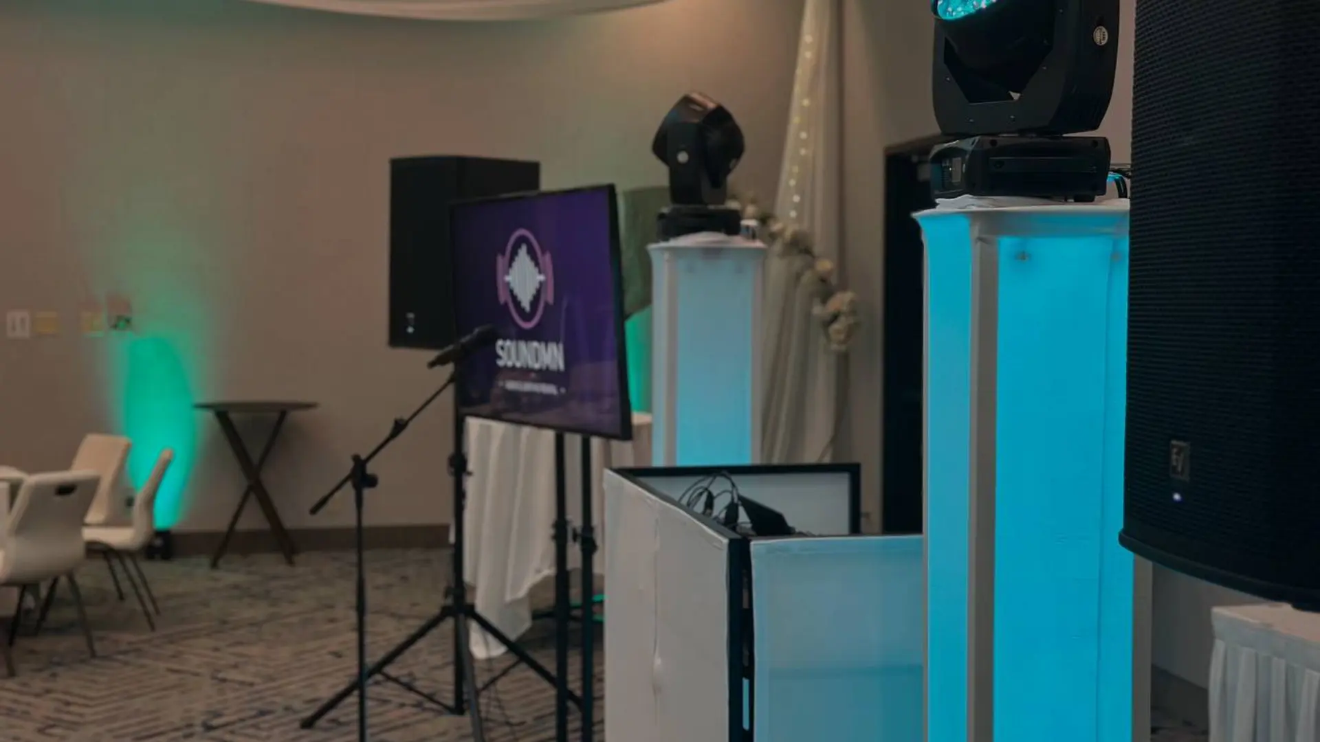 Wireless microphone and karaoke setup